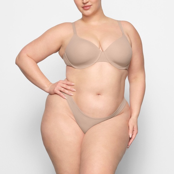 SKIMS Fits Everybody T-Shirt Bra in Mica - Picture 6 of 12